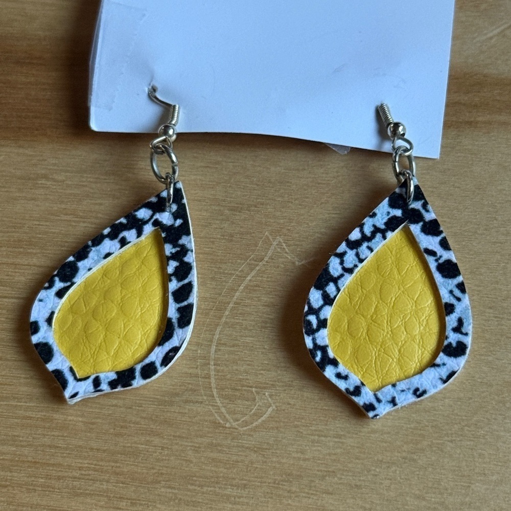 Yellow Teardrop Earrings with Black and White Accents NWT - Picture 3 of 5